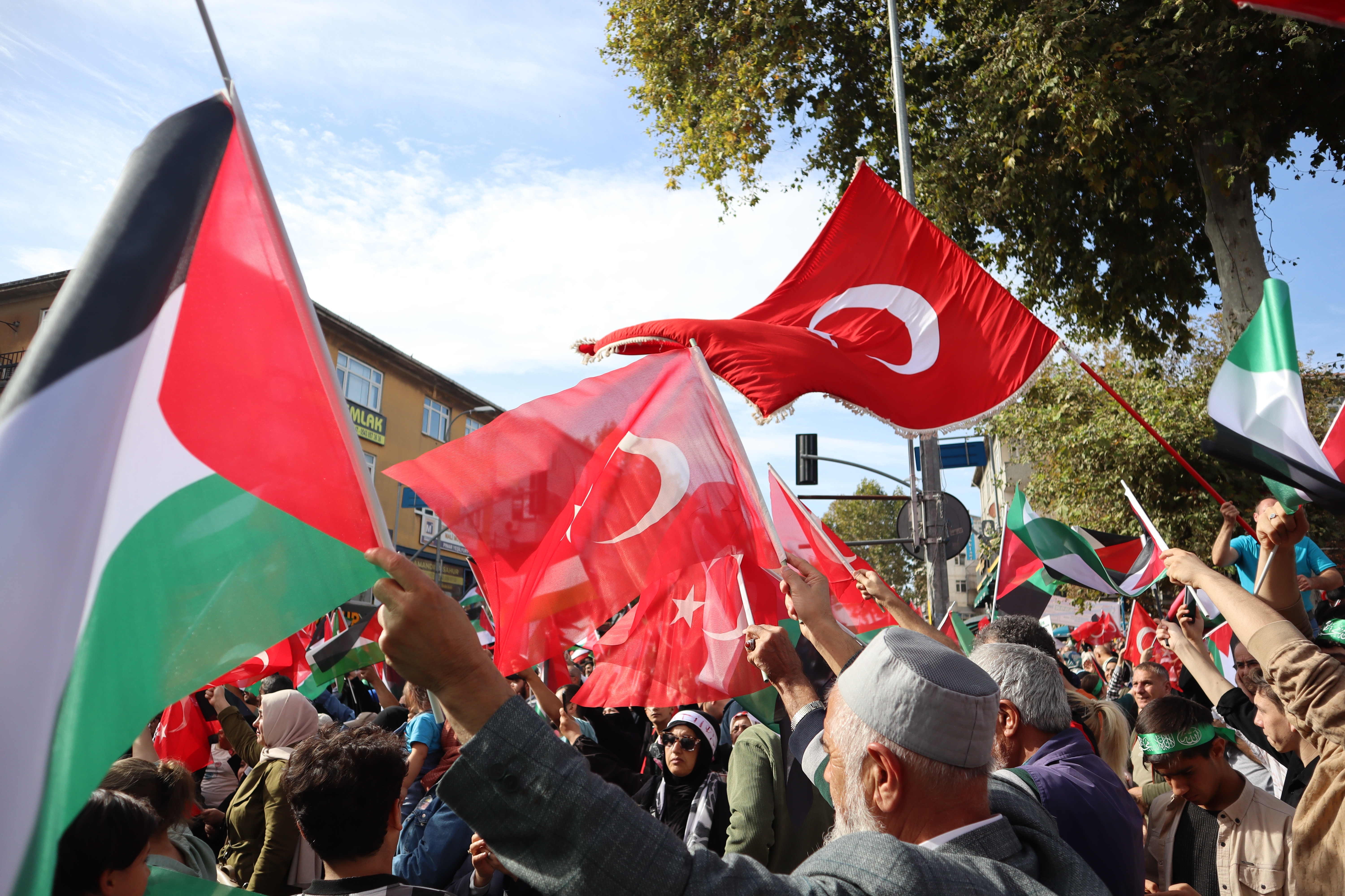 Istanbul protest with Turkish and Palestinian flags symbolizing Turkish Policy Al Aqsa Flood and Türkiye’s shifting stance on Gaza