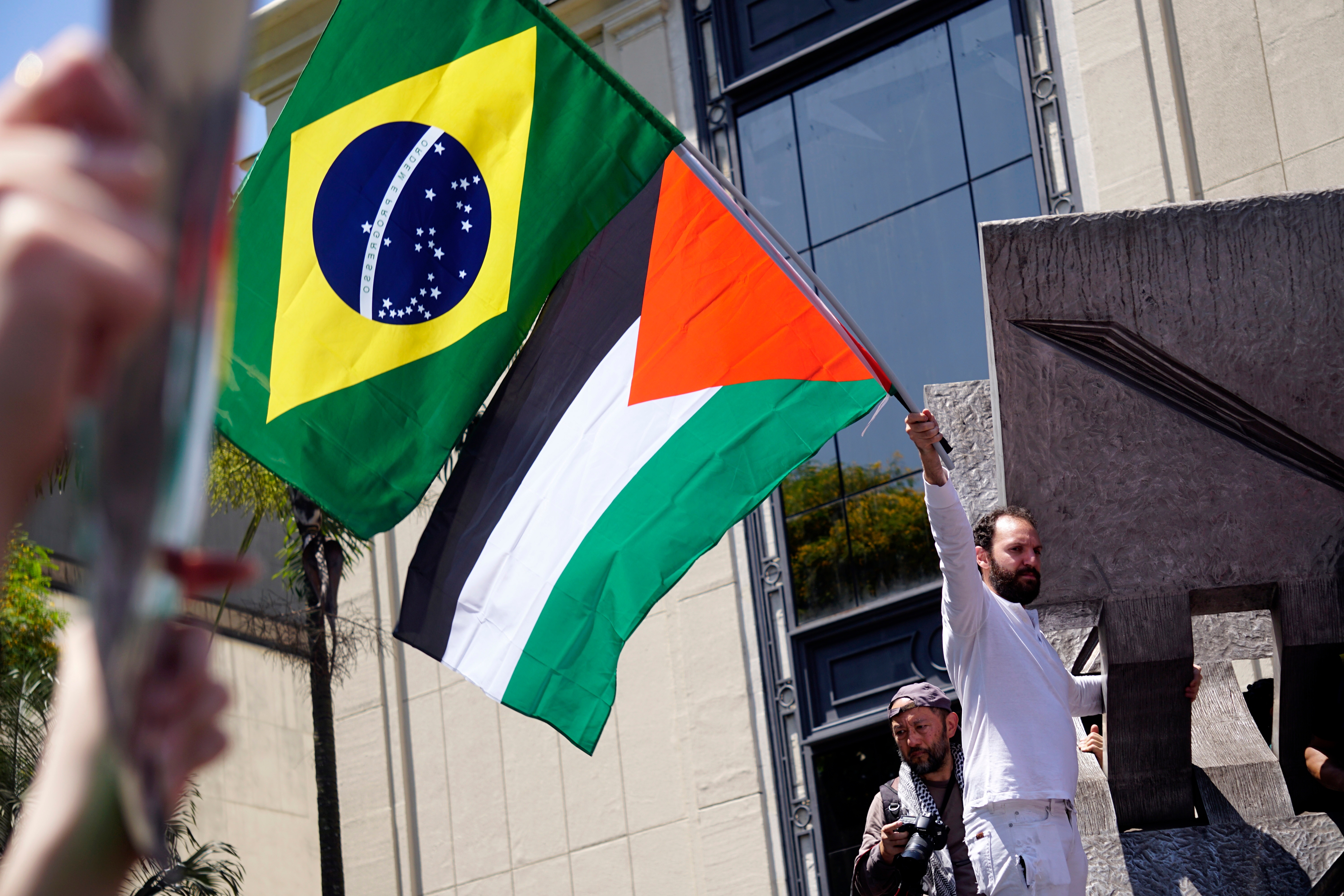 Brazil position on Gaza war illustrated by São Paulo protest against Israel’s Gaza offensive