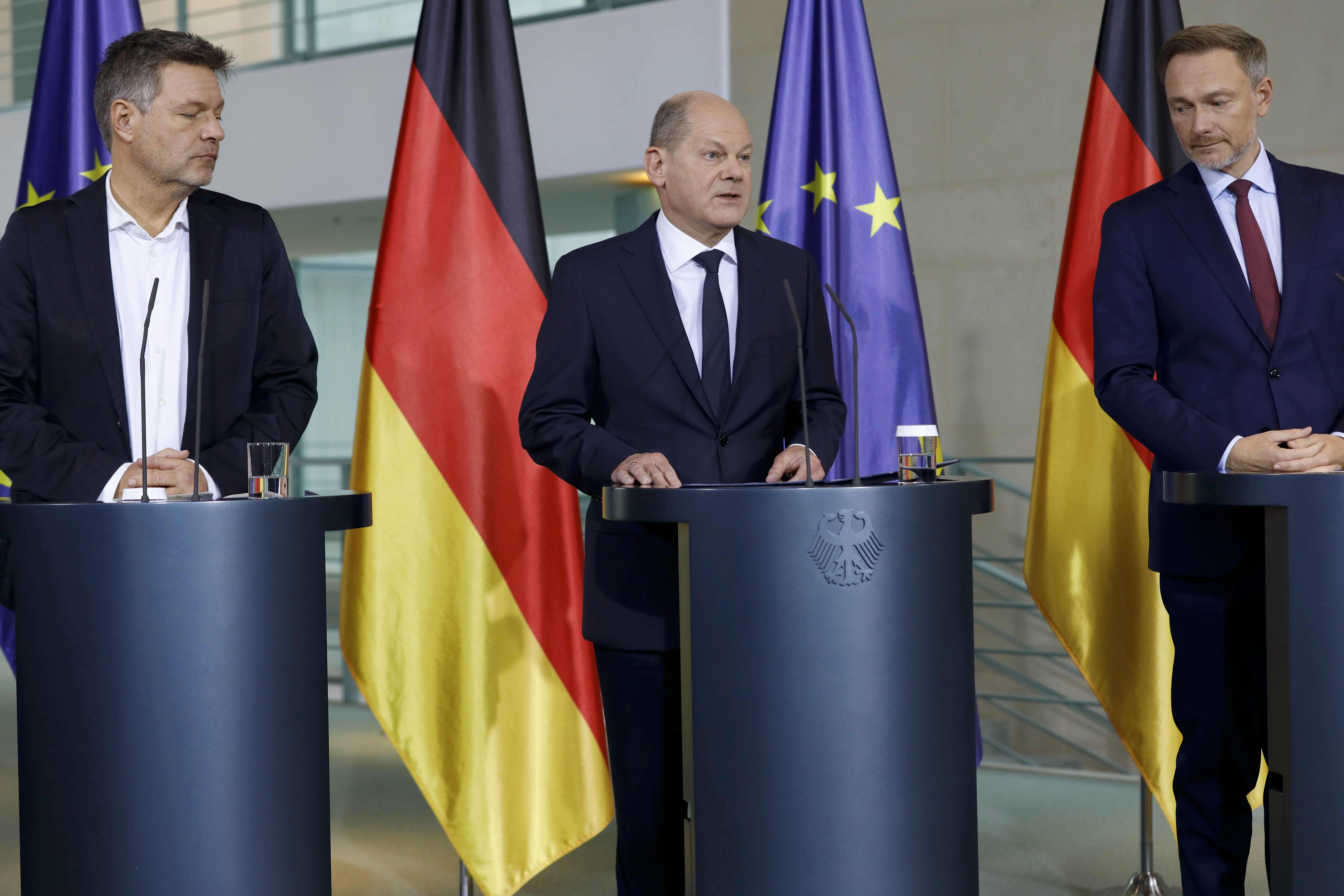 Berlin 2023 press conference with Olaf Scholz, Robert Habeck, and Christian Lindner amid Germany Snap Election 2025 crisis