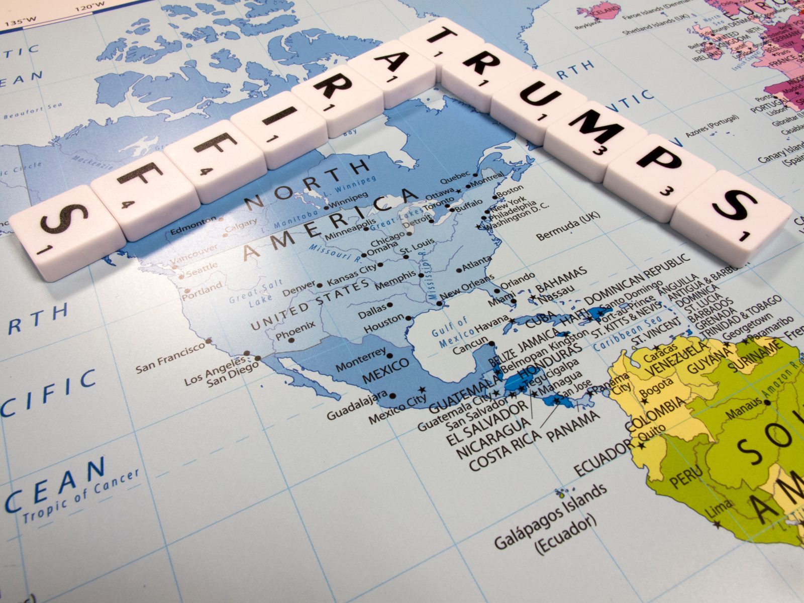 Trump 25 percent tariffs on Canada and Mexico illustration showing trade restrictions and economic impact