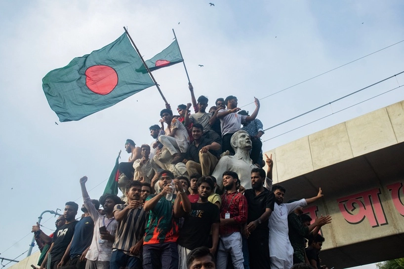 Bangladesh Second Independence Start 5th August 2024. Dhaka, Bangladesh. The people of Bangladesh celebrate the resign of Prime Minister Sheikh Hasina and people honor the Bangladesh Army.