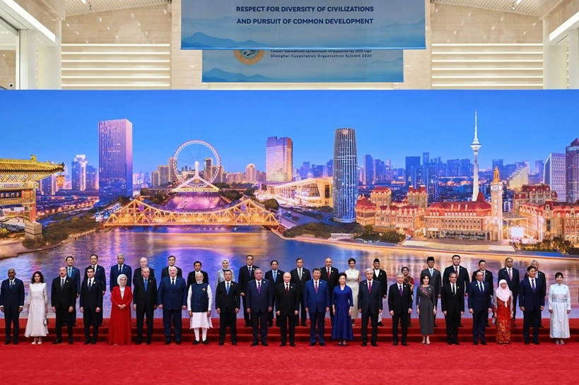 SCO Summit 2025 smiles and handshakes start 2025 SCO Summit Tianjin Meijiang International Convention and Exhibition Center