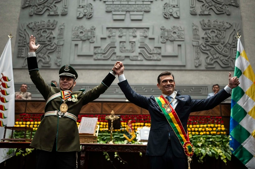 Presidente de la República, Gabriel Boric Font, asiste a la asunción del Presidente de Bolivia, Rodrigo Paz. Gobierno de Chile, CC BY 3.0 CL , via Wikimedia Commons. Dirección de Prensa, Presidencia de Chile from https://prensa.presidencia.cl/comunicado.aspx?id=306209