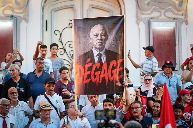 Tunisian protesters gather in downtown Tunis, Tunisia during a demonstration organized by the Nafas opposition movement on August 20th, 2026, amid growing public anger over electricity and water shortages, rising living costs, shortages of essential medicines and unemployment. The protest comes during a summer of extreme heat and follows growing calls for political change and accountability from President Kais Saied’s government. Source: Shutterstock