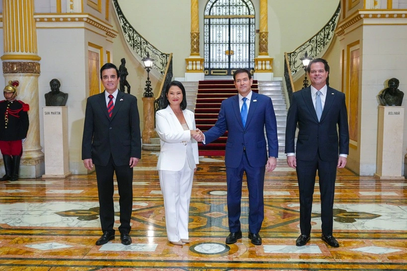 Secretary Marco Rubio meets with Peruvian President Keiko Fujimori in Lima, Peru, September 10, 2026. At far left is Peru Foreign Minister Carlos Espá and far right is U.S. Ambassador to Peru Bernie Navarro. (Official State Department photo by Freddie E. verett)U.S. Department of State, Public domain, via Wikimedia Commons